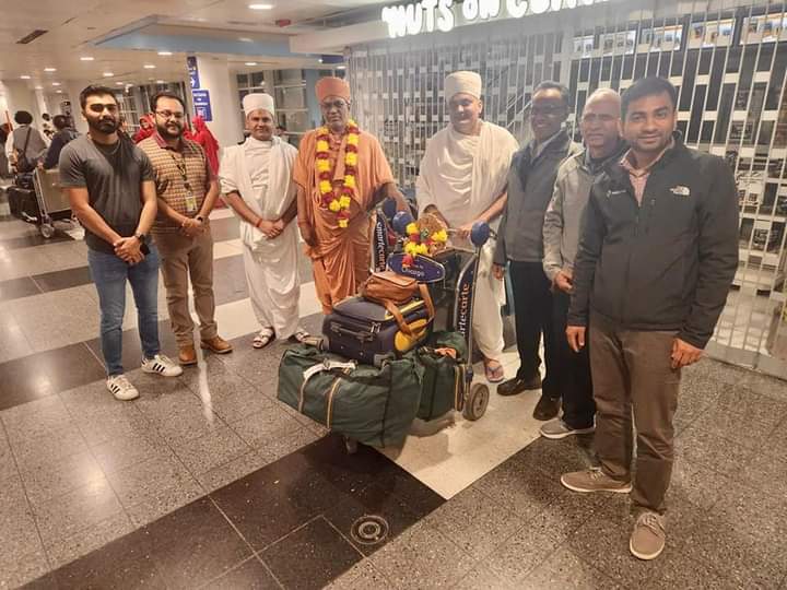 vadtalgadi's tweet photo. Welcome to USA 🙏🙏
અમેરિકાની ધરતી પરમ પૂજ્ય મહારાજ શ્રી લાડીલા લાલ 108 શ્રી નૃગેન્દ્રપ્રસાદજી મહારાજ શ્રી બાળ લાલજી મહારાજ શ્રીપુજ્ય સંતો પાષદોનું શિકાગોમા સ્વાગત🙏 @laljishree108
#JaySwaminarayan #Vadtalgadi #USA #Satsangvichran2023 #Dharmkul https://t.co/nRKm43ER4S