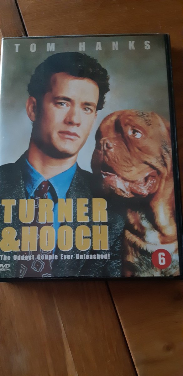 Lekker op de bank nu met wijn en een film. 
Vanavond een echte klassieker; Turner & Hooch 😂
Fijne avond allemaal 🍷❤