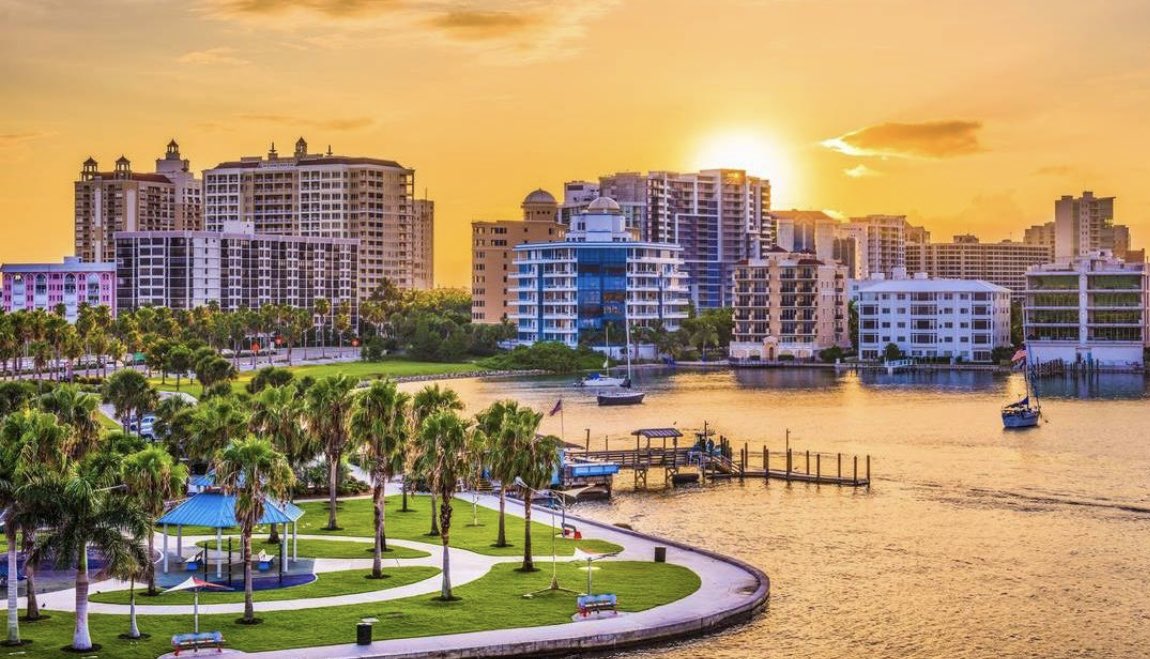 Nothing beats the feeling of heading home after a long day. The comfort of your own space and the familiarity of your surroundings is truly the best part of the day.

Take a look at the market in this area. Call me 941-928-9067

mkobielnik.livingvogue.com/downtown-saras…