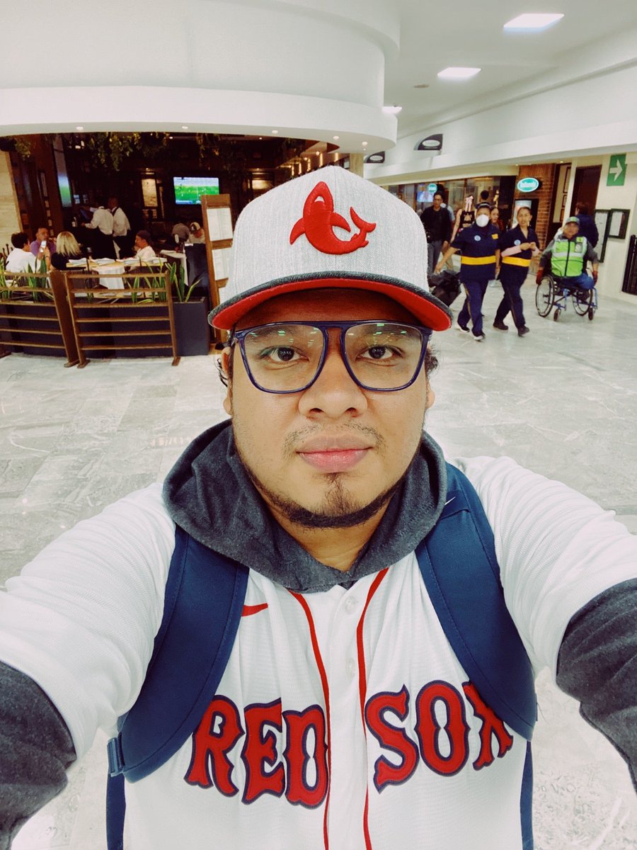 SoyChrisGil's tweet photo. Pues dice el Popocatépetl que hoy no me tocaba volar para ver a mis @RedSox (@ Aeropuerto Internacional Benito Juárez Ciudad de México - @aicm_mx in Ciudad de México, DF) https://t.co/tUSi4MZ7oM https://t.co/pXFZCAQ5U7