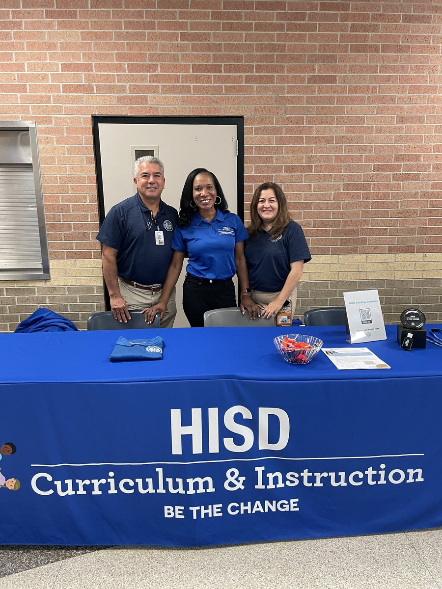 CMoore74885832's tweet photo. Interesting in joining the Elementary Curriculum team? Come and visit our table this morning at Chavez HS. @TashaThoward1 @PollyC07 @aadegabi09 @GinaReadsWrites  @MIVIDI19921 https://t.co/vvkB7q4RvV