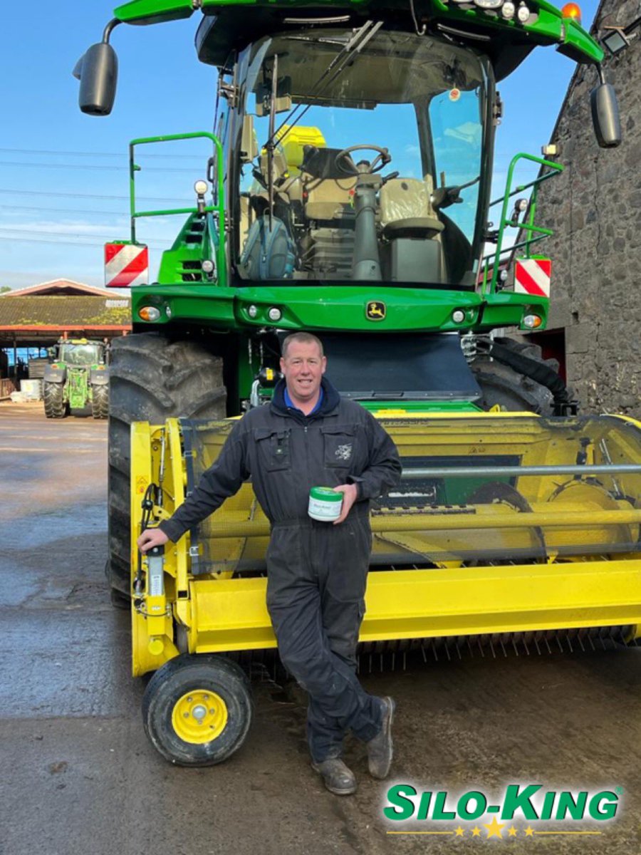 Last years Highland Show prize draw winner, Tony Robson from Lilburn Estates, Northumberland, receiving his prize of 5 tubs of Silo-King®️GS to be applied to this years first cut. Be sure to drop in to our stand at this years show between the 22nd and 25th of June!