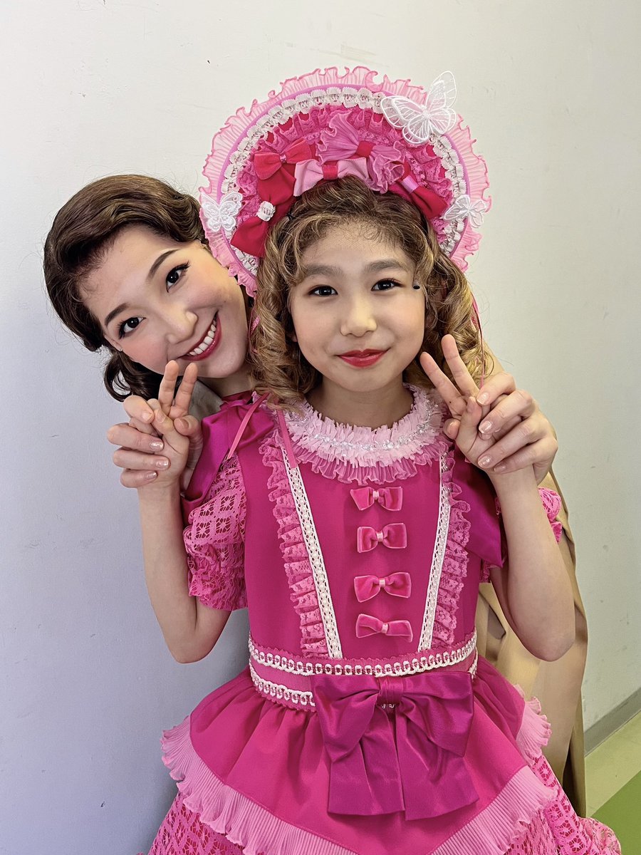 s611a726's tweet photo. ジプシー本日もありがとうございました🩰
ルリ子さんとお写真撮っていただきました。2019アニー（モリー役）で共演させていただき、またご一緒できて嬉しいです💓4年前と同じポーズで。
大きくなりました！！
明日はついに大千穐楽です 🌹
#gypsy #gypsy2023  #ジプシー https://t.co/wj1f6zzXiy