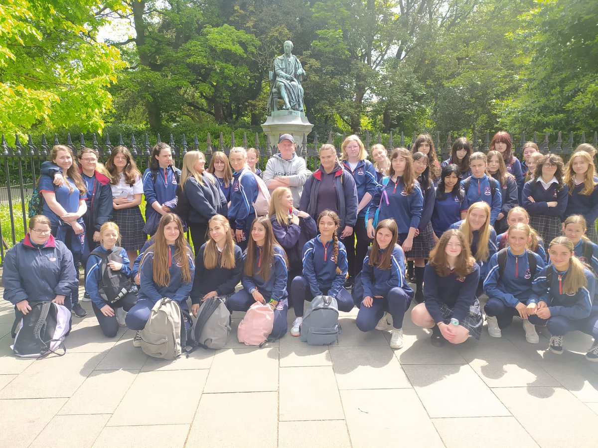 It was lovely to have such a large group from St Mary’s College (Arklow) on tour with us. Thank you for your support! 

If you/your organisation would like to book one of our tours you can do this on our website here: secretstreettours.org/book-a-tour 

#homelessnessawareness #walkingtours