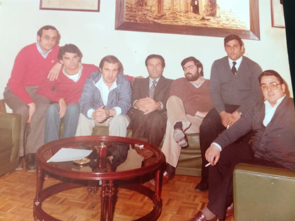 Ha muerto Paco Benítez.  Hace unas semanas cada uno por su lado, pero los dos al mismo tiempo, tuvimos un lance muy difícil. La vida nos dio ocasión de vernos una última vez. Nos despedimos con un beso. Nos separamos de presencia no de pensamiento. Gracias por la lealtad amigo.