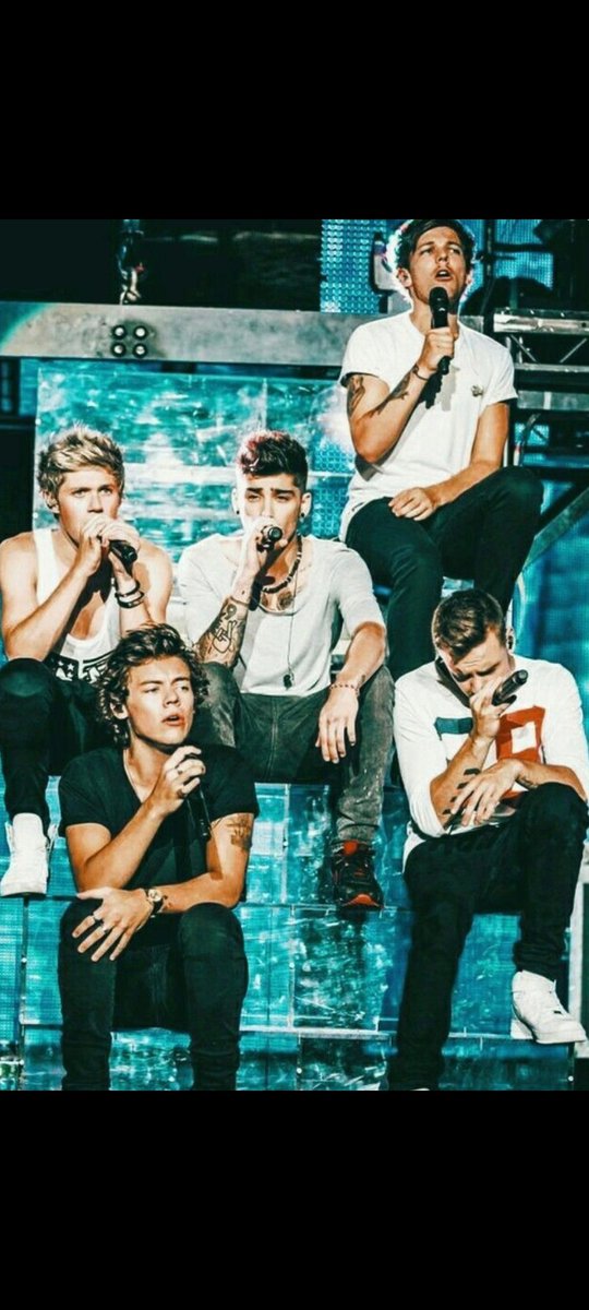 missthom10's tweet image. Have a good day.💓 Hope to see a 1D reunion soon. @1d_emma2 @1D_support_2023 @summertbutterfl #onedirection
#OneDirectionComeBack