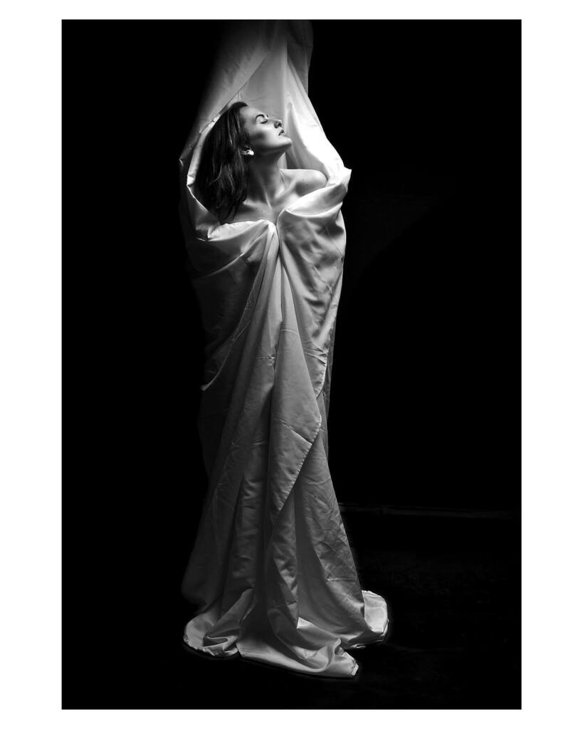 Pierre blanche 

White marble: @al.wheys.hungry 

#fineartphotography #bnwfineart #scmodel #scphotographer #greenvillephotographer #dramaticlighting #columbia #greenvillesc #sensuality #boudoirphotography #boudoir #inkgirl #firgirl instagr.am/p/Csd9niVOTDo/