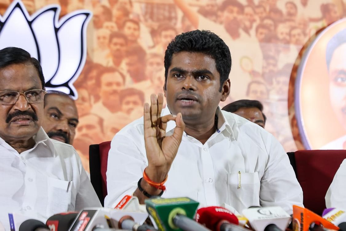 VanakkamThamizh's tweet photo. "கள்ளச்சாராயத்தால் 22 மரணங்கள், திமுகவினர் நடத்தும் சாராய ஆலைகள், டாஸ்மாக் வருமானம் 50,000 கோடி, இவை எல்லாம் மறைக்க நீங்கள் ஓடுவீர்கள் தமிழைத் தேடி. இது பாசமா? எல்லாம் வேஷம்!"
- முதல்வருக்கு அண்ணாமலை பதிலடி!
#VanakkamThamizhnadu | @mkstalin | #Annamalai | #2000NotesWithdrawal https://t.co/hkfNiSVCJk