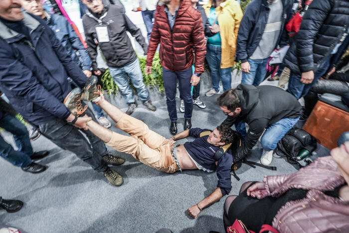 FwlCc2LXoAIJAVg?format=jpg&name=900x900