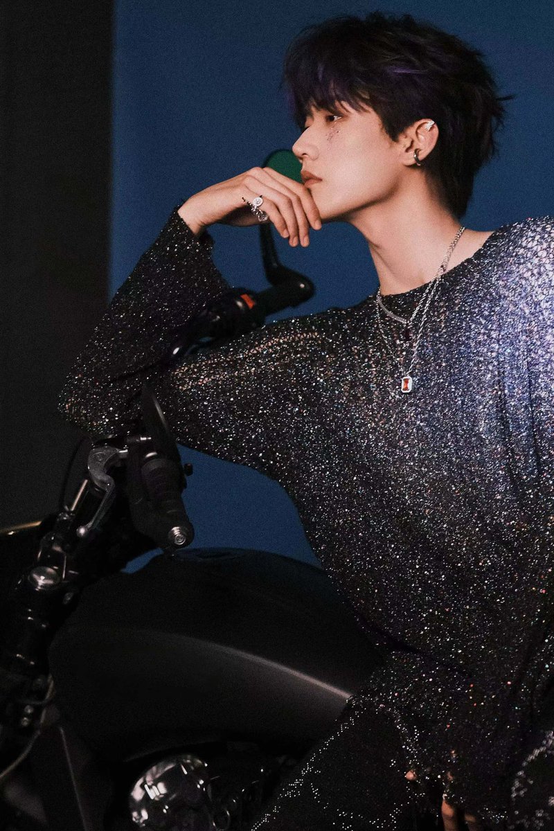 zhoukeyu_CNFC's tweet photo. 🧑‍🚀
「20230520���嘉行新悦

 漫天星辰化作衣装，如星河般神秘又闪耀，划亮黑夜🏙️。

#周柯宇 #Zhoukeyu #โจวเคออวี่ #châukhavũ https://t.co/pXhAK9Yv3l