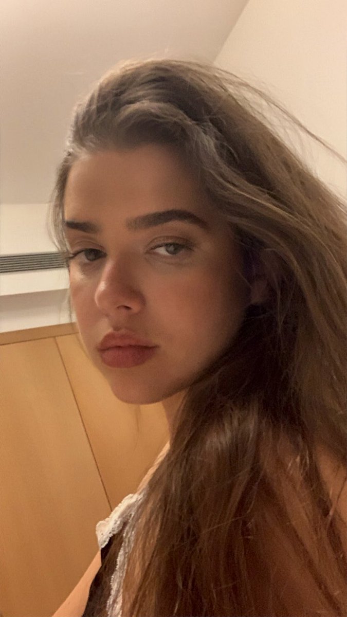 miumiumary's tweet photo. 🧸🤍✨🏹💋🥂🌞 https://t.co/9WoWHZTOnv