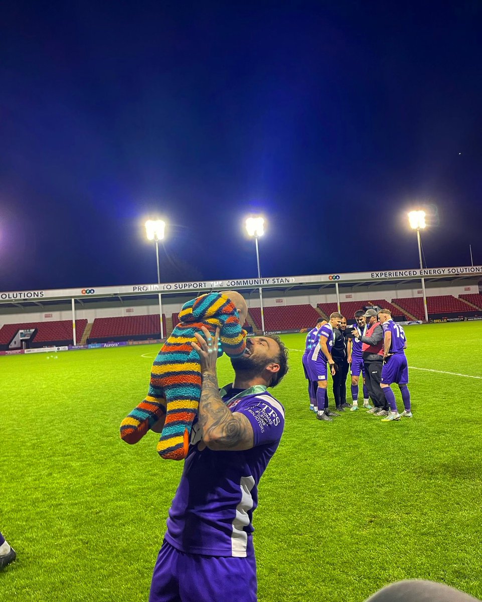 matty_mdawson's tweet photo. A season full of ups and downs. Couldn’t quite get over the line for promotion but ended on a high. I’ve enjoyed every minute of it and got my buzz back. What a club, what a changing room ❤️💙 @hinckley_afc https://t.co/bMwUjsnivF