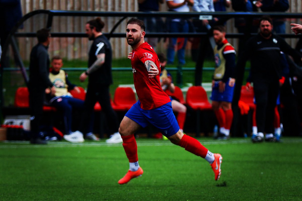 matty_mdawson's tweet photo. A season full of ups and downs. Couldn’t quite get over the line for promotion but ended on a high. I’ve enjoyed every minute of it and got my buzz back. What a club, what a changing room ❤️💙 @hinckley_afc https://t.co/bMwUjsnivF