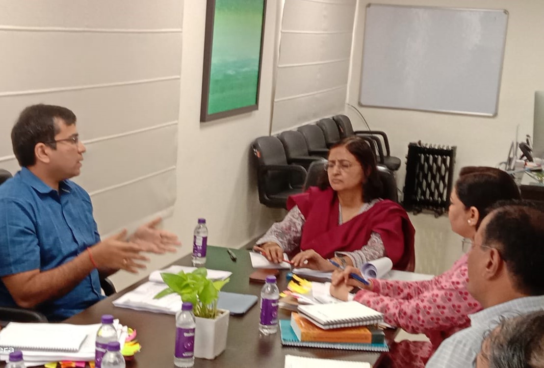 DIPRRajasthan's tweet photo. राज्य में एम सेंड इकाइयों को दिया जाएगा बढ़ावा, सुरक्षित व वैध खनन पर दिया जाएगा जोर-एसीएस श्रीमती वीनू गुप्ता 

प्रदेश में 36 इकाइयों में सवा करोड़ टन से अधिक एम सेंड का सालाना उत्पादन 

एक्सप्लोरेशन और माइंस ब्लॉक के ऑक्शन कार्य में लाई जाएगी तेजी

https://t.co/OZs0g5iOGl https://t.co/Bumph9mzUT