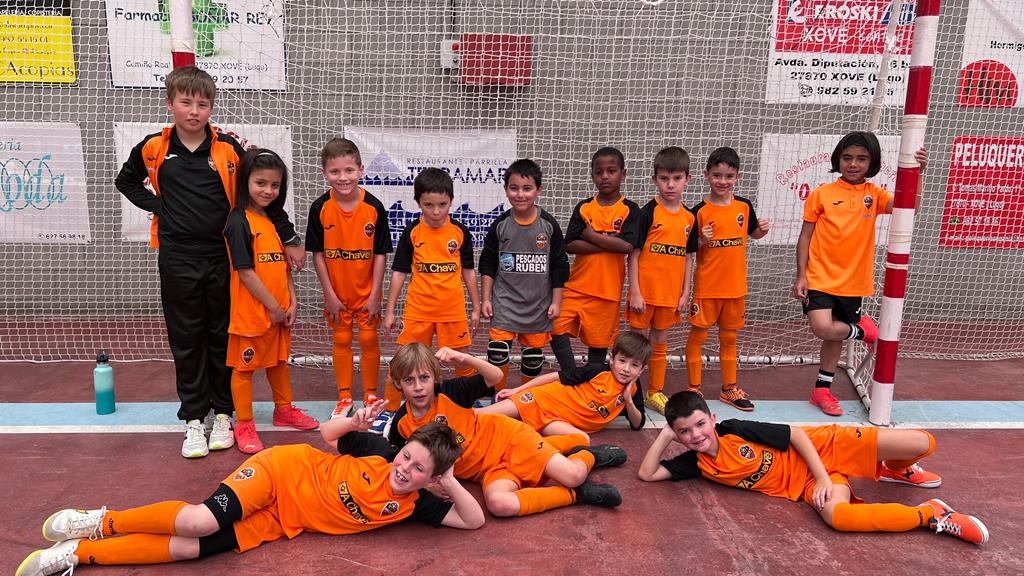 burelafs's tweet photo. Parabéns equipo!🧡
🏆Vitoria do noso Prebenxamín A ante o ACD Xove na Copa da Mariña!
@cabreiroa #burelafs #BaseLaranxa https://t.co/sEYWxppT2g