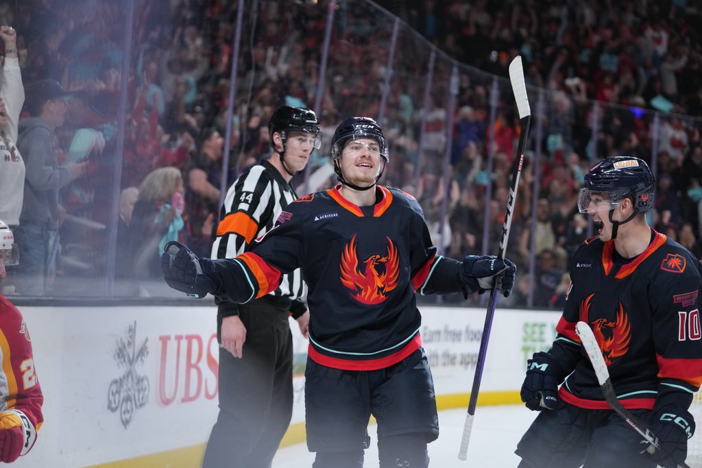 MonctonWildcast's tweet photo. Congrats to former @monctonwildcats Jeremy McKenna (@pipesmac12) and his @Firebirds as they’re off Western Conference Finals!!
#SummerSideSniper had 2 goals in the 3rd, including the game tying goal as Firebirds won in OT
#FiredUp #CalderCup https://t.co/VEGsWqii36