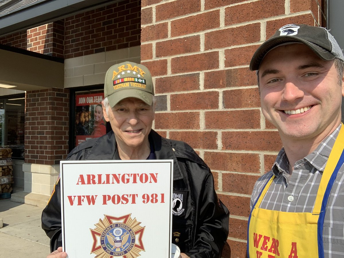 JackVrett's tweet photo. Today is Poppy Day in #arlingtonheights! Veterans are posted around the community with these small poppy flowers. Since WW1, poppies have been worn proudly to honor our Fallen Heroes. All contributions go to the Poppy Fund to give emergency relief to Veterans in crisis. #vfw https://t.co/On8NPQplbl