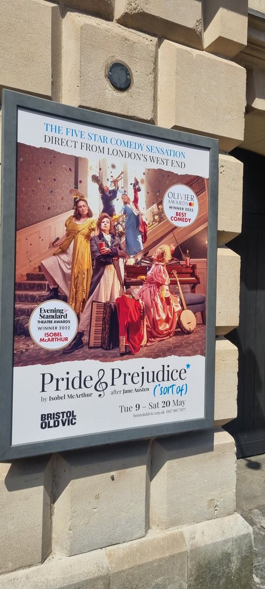 TheatreFanaticc's tweet photo. So happy to be back watching @pandpsortof again. Such an amazing show and incredibly talented cast 🍍🦔 https://t.co/kpylpUn0qY