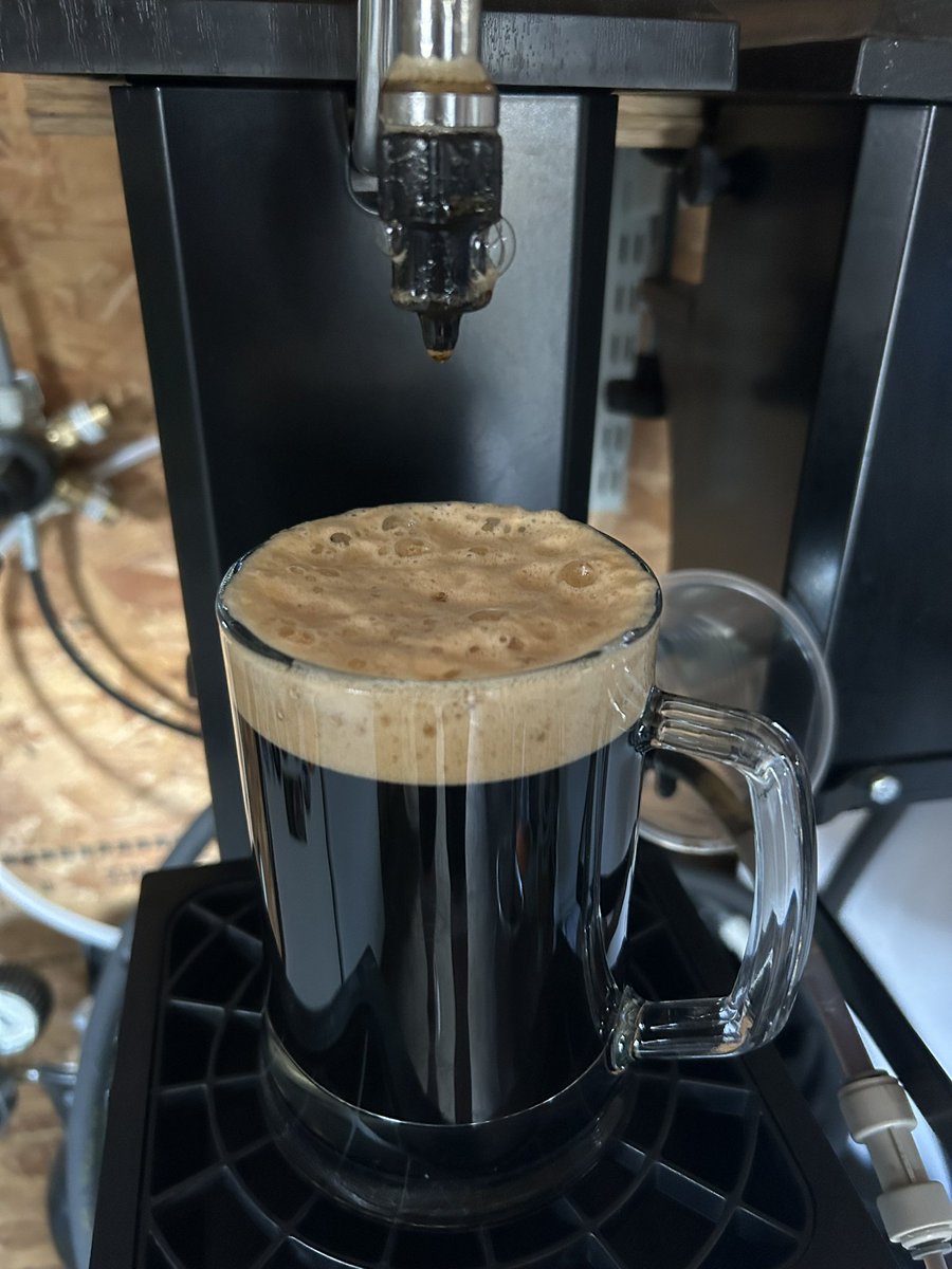 CallabyMatt's tweet image. Yesterday I posted a pic of the NEIPA.  Today it’s a pic of the porter. I brew on my own in my shed 20l batches. It’s all about the beautiful variety of beer.  Long may it live. #homebrew