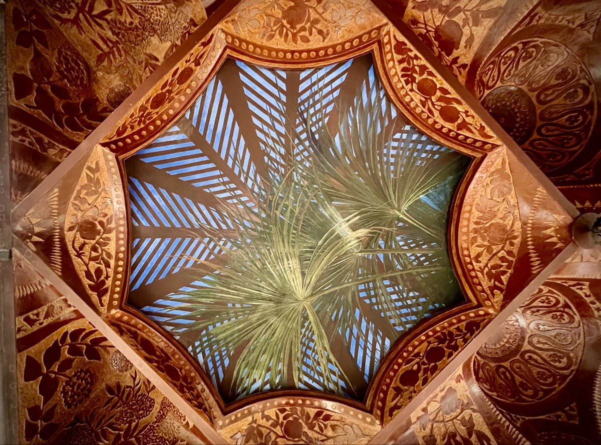 singularia_blog's tweet photo. —«La casa es la pequeña nación de la familia», decía #Gaudí.
🌺 Y, en la @Casa_Vicens, despliega una nación preciosa que mezcla inspiración oriental y naturaleza para, de paso, inaugurar el #Modernismo en #Barcelona.
#VisitBarcelona | #BCNTB | #VistBCNTB | #EdificiosSingulares https://t.co/R0QihXpFw9