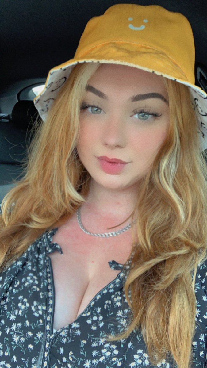 MrsHaze_eth's tweet photo. OH MY GOD I GOT MY @ChinPokies BUCKET HAT 😍 this hat is now a part of my personality. 🙏 #Chinpokies #GETBRICKED https://t.co/4He6peXY7i