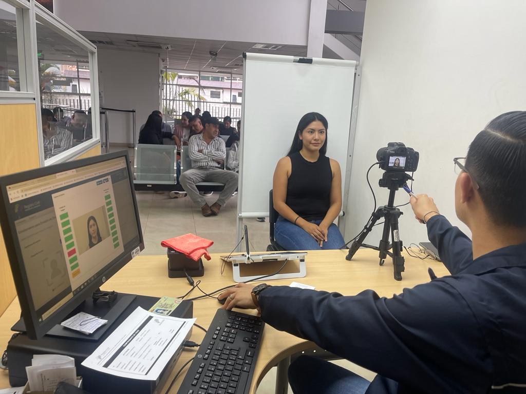 RCivil_Zona7's tweet photo. ZAMORA | Trabajando siempre en el bienestar de la ciudadanía, @RegistroCivilec adelantó los turnos para que los usuarios reciba el servicio de pasaporte, este sábado 20 de mayo de 2023, a escala nacional.

🕞 Atenderemos de 08:00 a 13:00

✅¡Te esperamos! https://t.co/uM5v1ruvNL