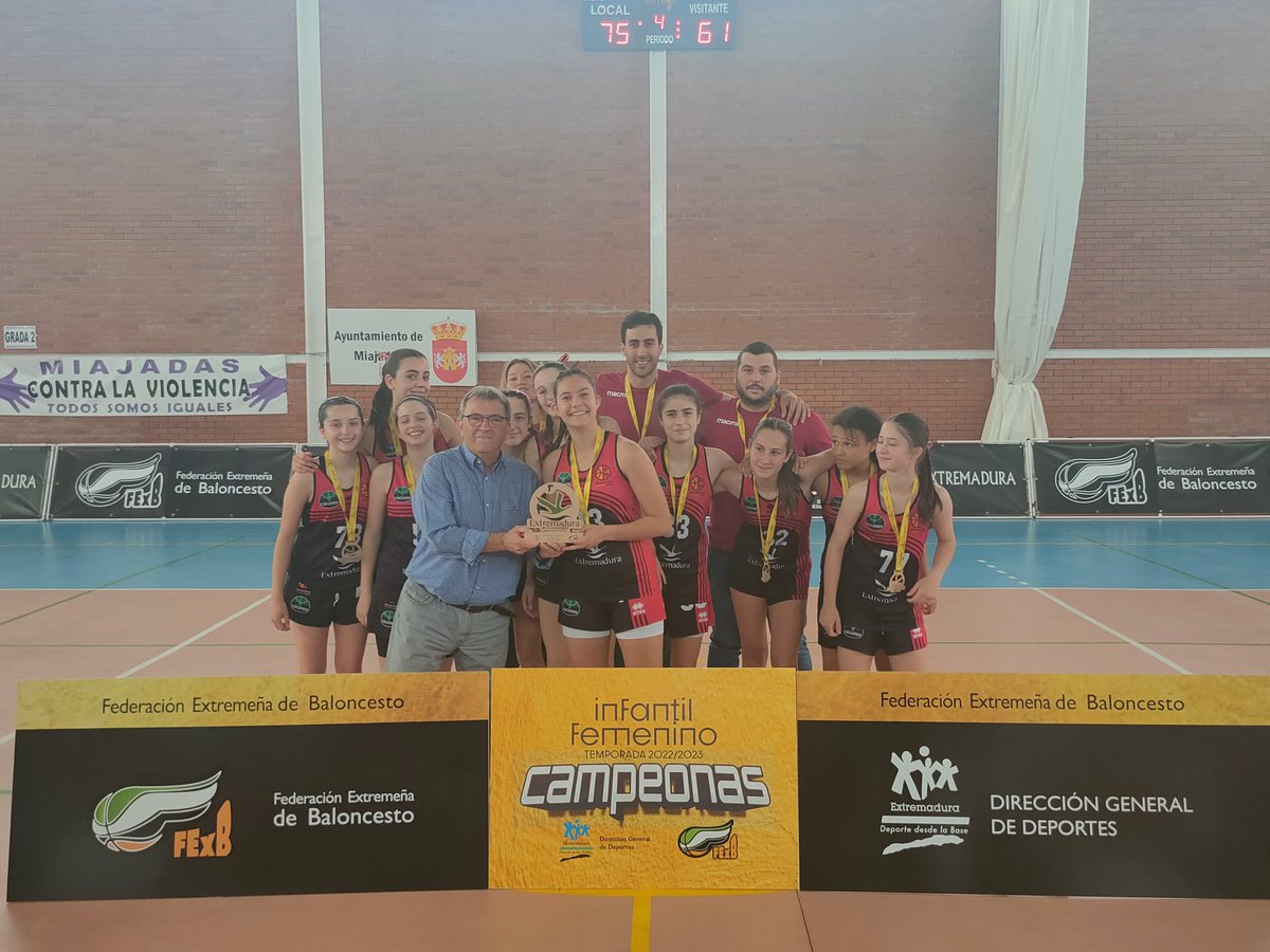 FExB's tweet photo. #TIEMPODEFINALES @FExB @DXTextremadura 

🏆 FINAL INFANTIL FEMENINA ORO

Campeón de Extremadura, el equipo @SanAntonioCc @Caceres_Basket 

#teproponemosbaloncesto
#DeporteResponsable https://t.co/foU4mOfRsC