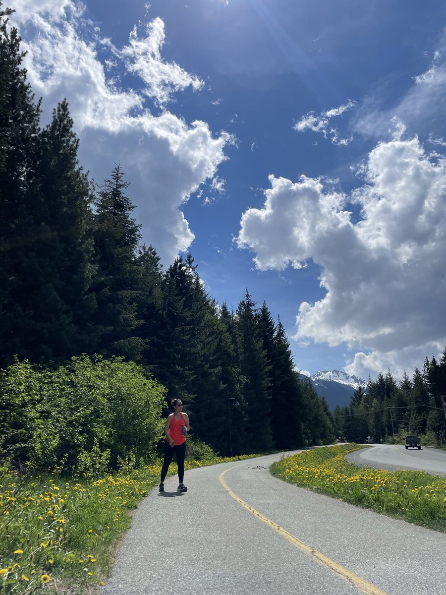 dchloechung's tweet photo. I had a truly wonderful time meeting new people and learning amazing science with #ZoghbiLab people and Huda (we forgot to take photos with her!!) at @KeystoneSymp in wonderful Whistler 🏔️ until next time! #KSNeurodegen23 #KSNeuroimmune23 https://t.co/ssFJCHp2gE