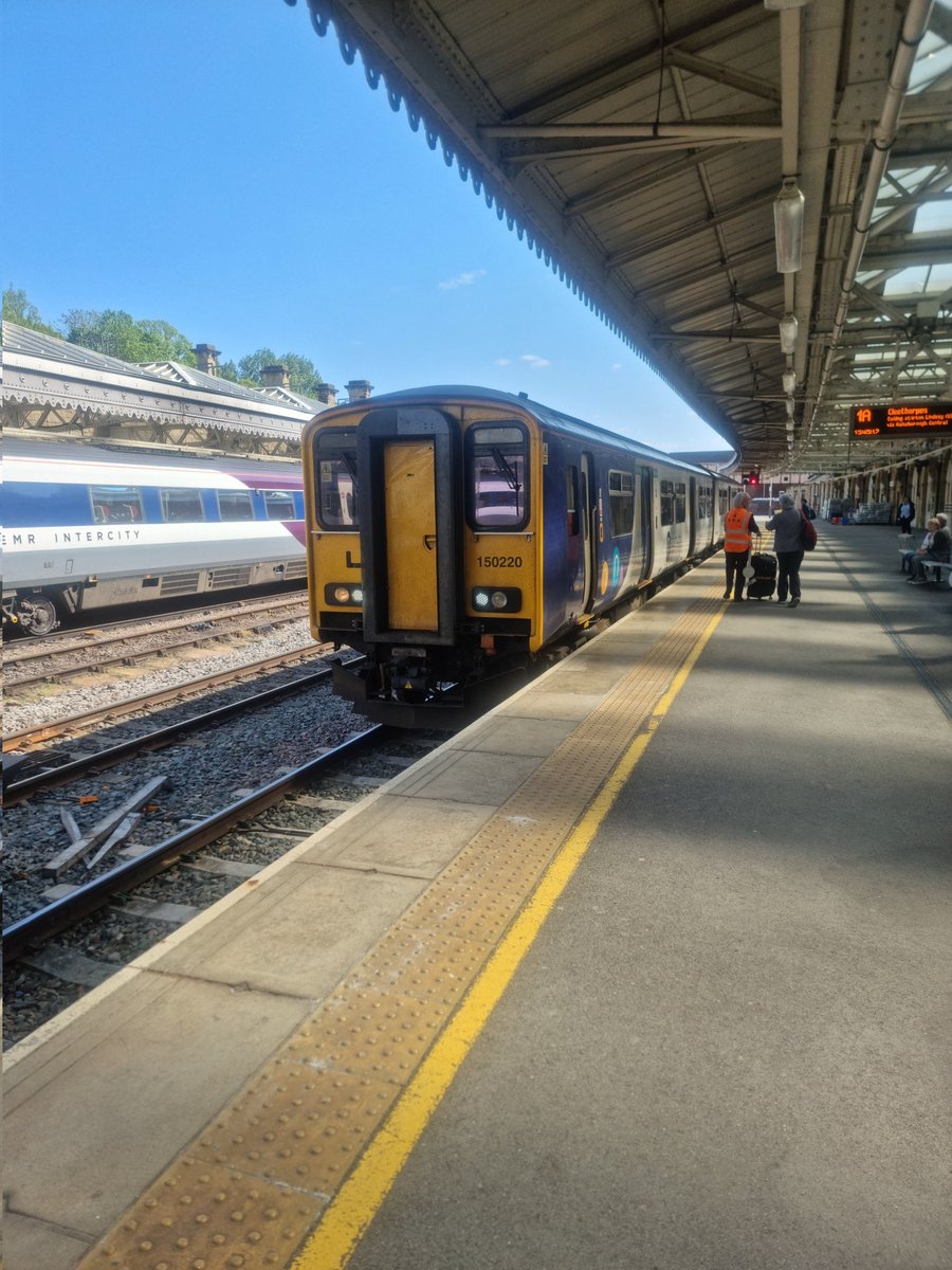 @IBLRG 150220 awaits departure from Sheffield with the final 1554 to Cleethorpes #briggline