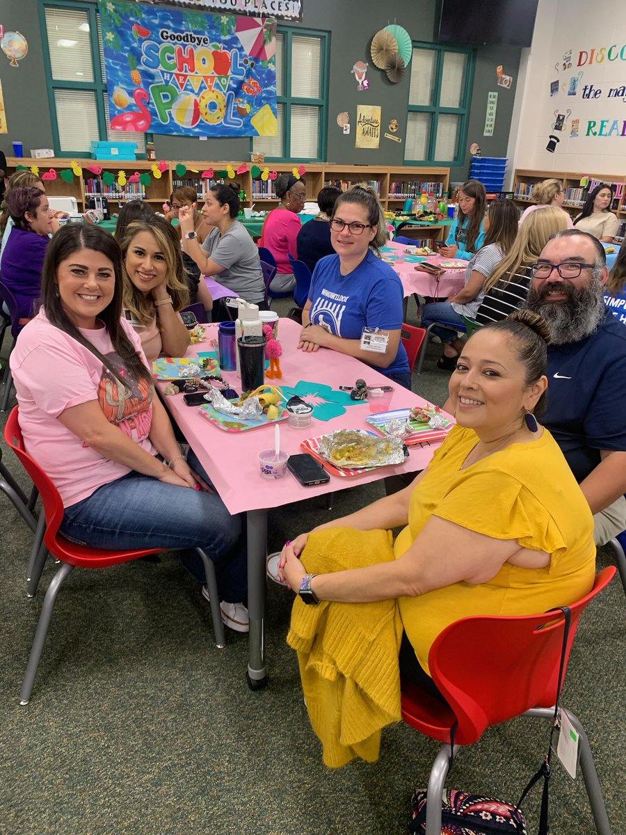 NISDWernli's tweet photo. We 💙our Wildcat Volunteers! @lorimshaw @mrsfeldt5 #WhataWildcat #RootEdWernli https://t.co/nhzjC0gZ7V