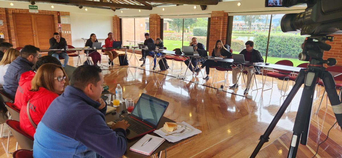 AnaNates's tweet photo. Iniciamos la discusión de la propuesta de Estatuto General de la @udistrital en sesión plenaria del Consejo Superior
#ModoReforma
Pueden seguir la transmisión en vivo aquí 👇🏼https://t.co/wzJk29dSGh https://t.co/hAq6vf1dAI