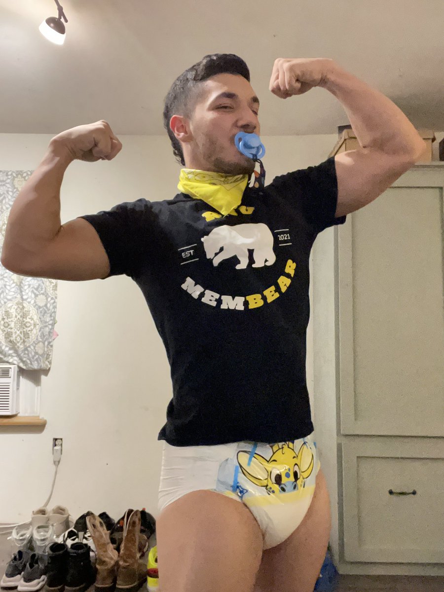 PurebredNeon's tweet photo. Yellow diaper Pup 🐶💛… or the sog monster got me 🥺 #RGVbears #paddedpup #abdl #wetdiaper #daddysboy https://t.co/rma5356hf3