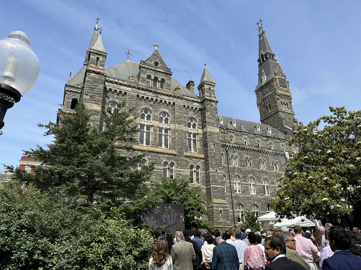 chefjoseandres's tweet image. Congrats to all the @Georgetown graduates, that this year includes my daughter Ines….#PeopleForOthers #Hoyas2023