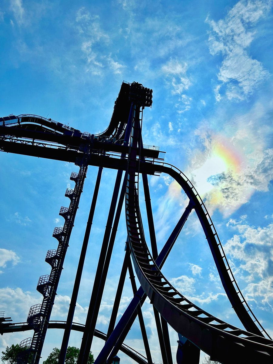 mdempsey81's tweet photo. Valravn starts its dive down the first drop @cedarpoint!   @TonyClarkCP  #valravn #dare2dive #iheartcp #iheartcedarpoint #cedarpoint @CPFoodBlog https://t.co/XAs8eX6rfH