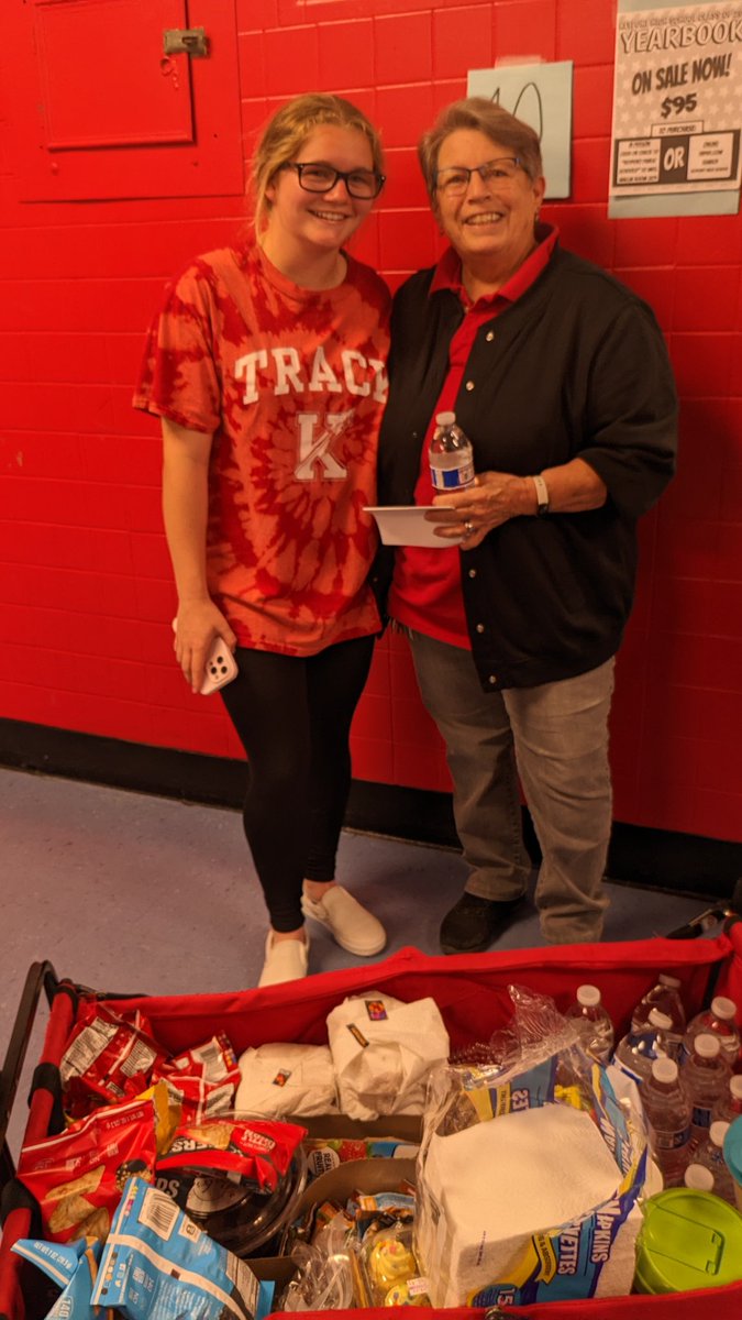 Key Club packed a wagon full of thank you cards and treats and went on a Kindness Walk yesterday to express our appreciation to the district's custodians, crossing guards, and cafeteria staff. Thank you for all you do for us!