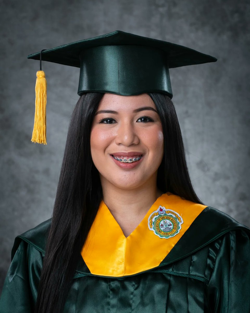 nothingsclara's tweet photo. Welcome to the real world - where everything taught in classrooms is far more complex when dealt. Today will be a significant day to me as I enter a new chapter of my life. ✨

#OfficiallyGraduated https://t.co/FMMlJQgmD6