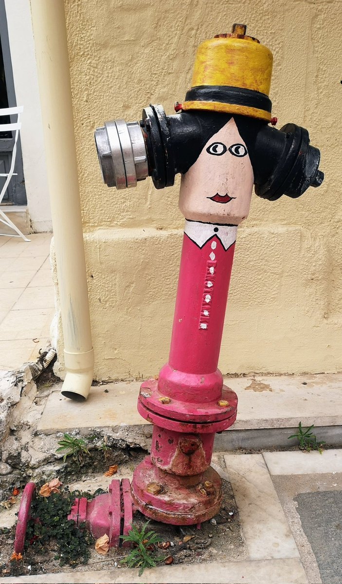 acazant's tweet photo. Ik wil deze brandkraan {Kreta} ook in Amsterdam 🙃🚒🚒🚒 @BrandweerAA https://t.co/h9Merk7iQx