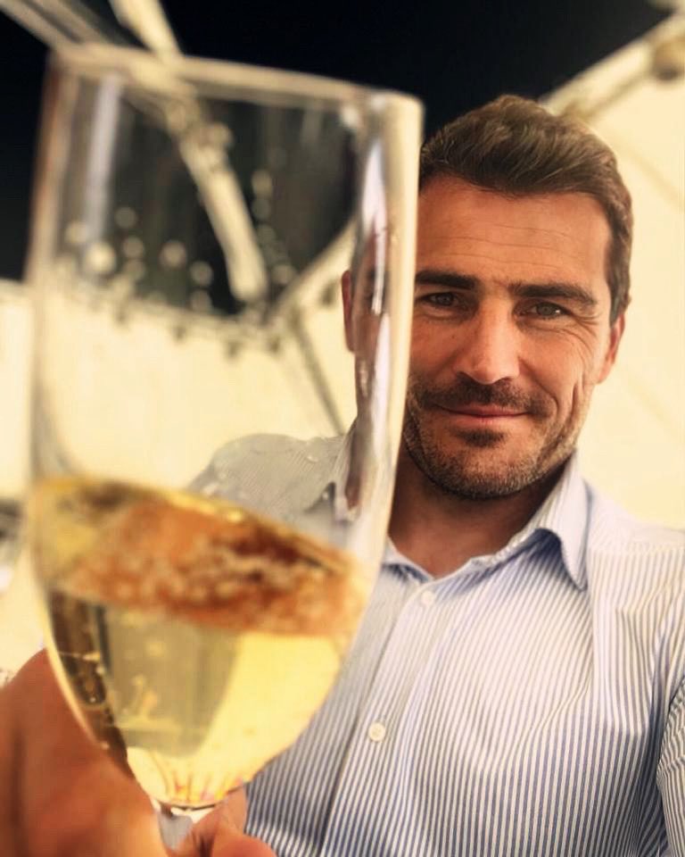 IkerCasillas's tweet photo. 🥂 4️⃣2️⃣  enjoy! https://t.co/pcWuRmL25t