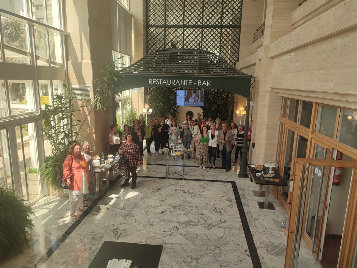 cienciaytu's tweet photo. En el descanso para comer aprovechamos para agradecer a nuestras patrocinadoras que nos han permitido degustar el café de la mañana y la comida @MeliaHotelsInt @gadis 
 Auténtica Ourensá, bensenta e @CoffeeLabora https://t.co/aG9hgPVCGF