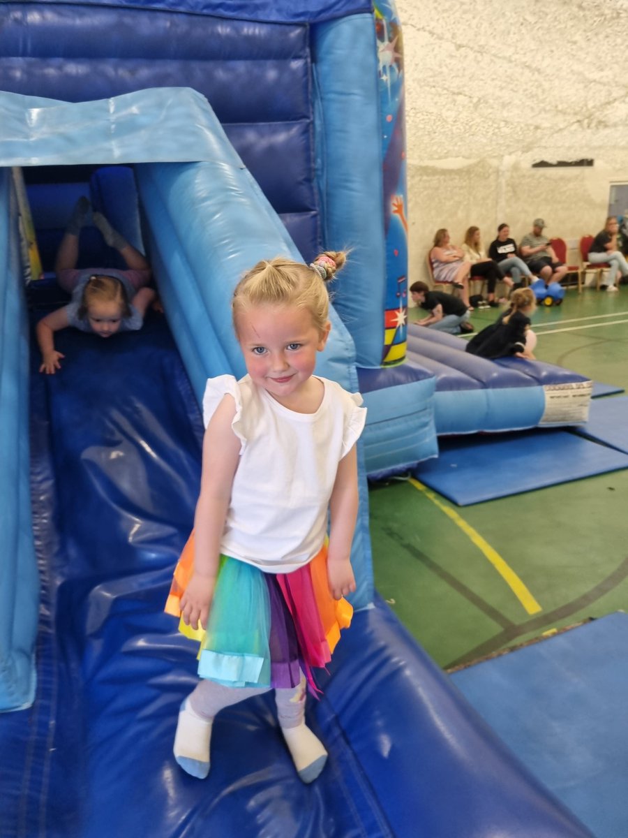 BiggHayley's tweet photo. Besties 4th birthday. Auntie Maymee loves you so much Codd Cake ❤❤❤❤ https://t.co/w6lumzee6Q