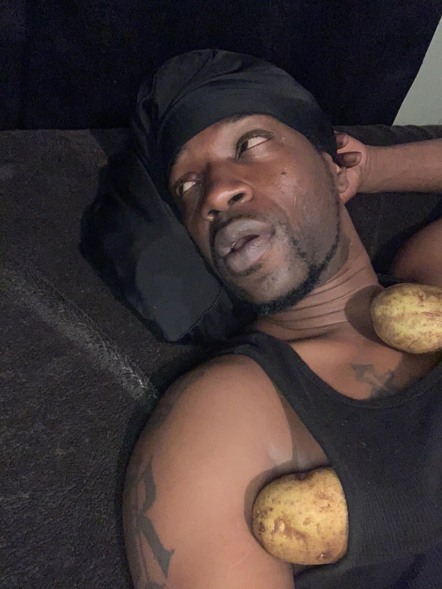 Zeecash001's tweet photo. When girls sleep at night, they just don’t care😭😂 https://t.co/J2UGoTpqqI