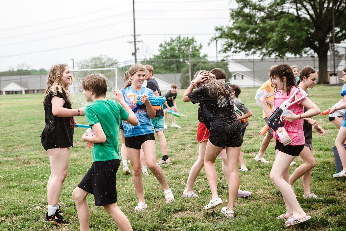 GreenParkLS's tweet photo. One of our traditions is a water fight between the 7th graders and 8th graders on the last day 8th grade is on campus! They duked it out with water balloons, water blasters, and super soakers!
#GPLS #yourfuturestartshere #8thgrade #studentsofgreenpark #stlmiddleschool #stlschool https://t.co/1LDV9EK15Y