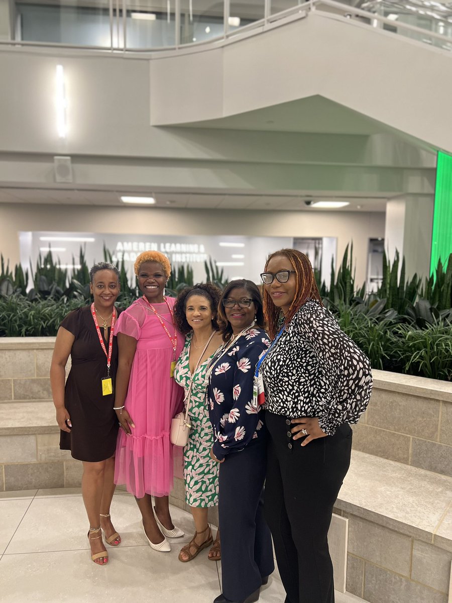 ShekelaBester's tweet photo. This past week I had the pleasure to attend the 39th Annual EEI Business Diversity Conference 💡🌸

I learned something new❣️💡

Thank you Veronica Walton &amp; Ameren ❣️
#WomenInSTEM #womenover40 https://t.co/3GC3jfTxSb