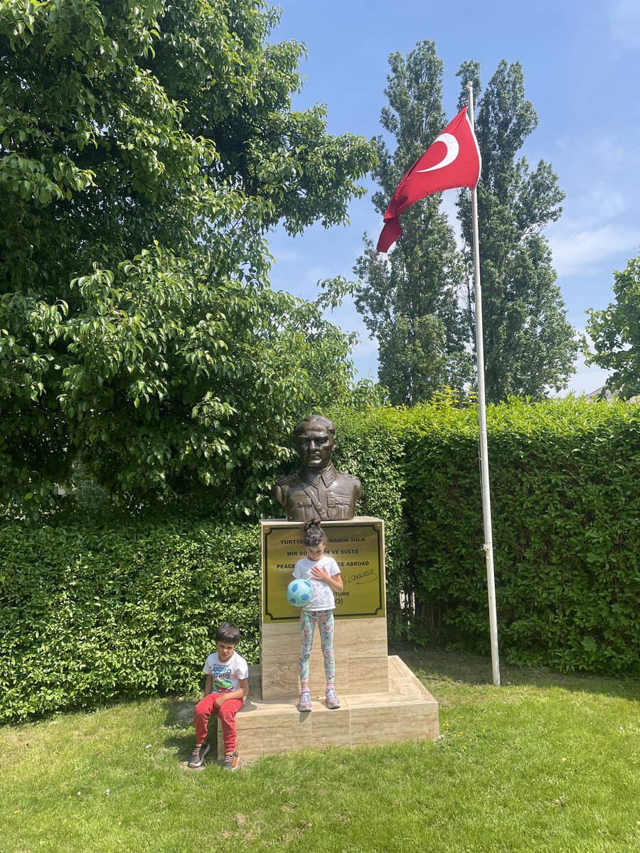 Görev tamam! 
<a href="/RTErdogan/">Recep Tayyip Erdoğan</a> 
<a href="/kilicdarogluk/">Kemal Kılıçdaroğlu</a> 
Her ikinizede bol şanslar dilerim. En kısa zamanda Yerlerinizi yetenekli gençlere bırakıp torun sevebilirsiniz umarım .