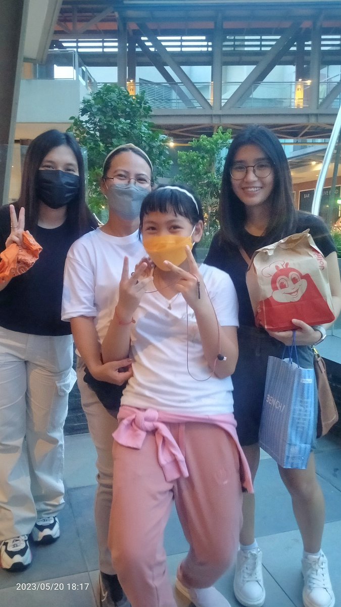 maquizeanbella's tweet photo. Glad we've  finally met both of you @Talshiii &amp; @carotiiin .. thanks for joining us! Please send our hugs to our Chinnywap. 
Get well soon bebegirl! 

#FranKiraParaSaBata

@BGYO_Akira | @francinecarreld
#BGYO_Akira | #FrancineDiaz https://t.co/15rkk2h8WR