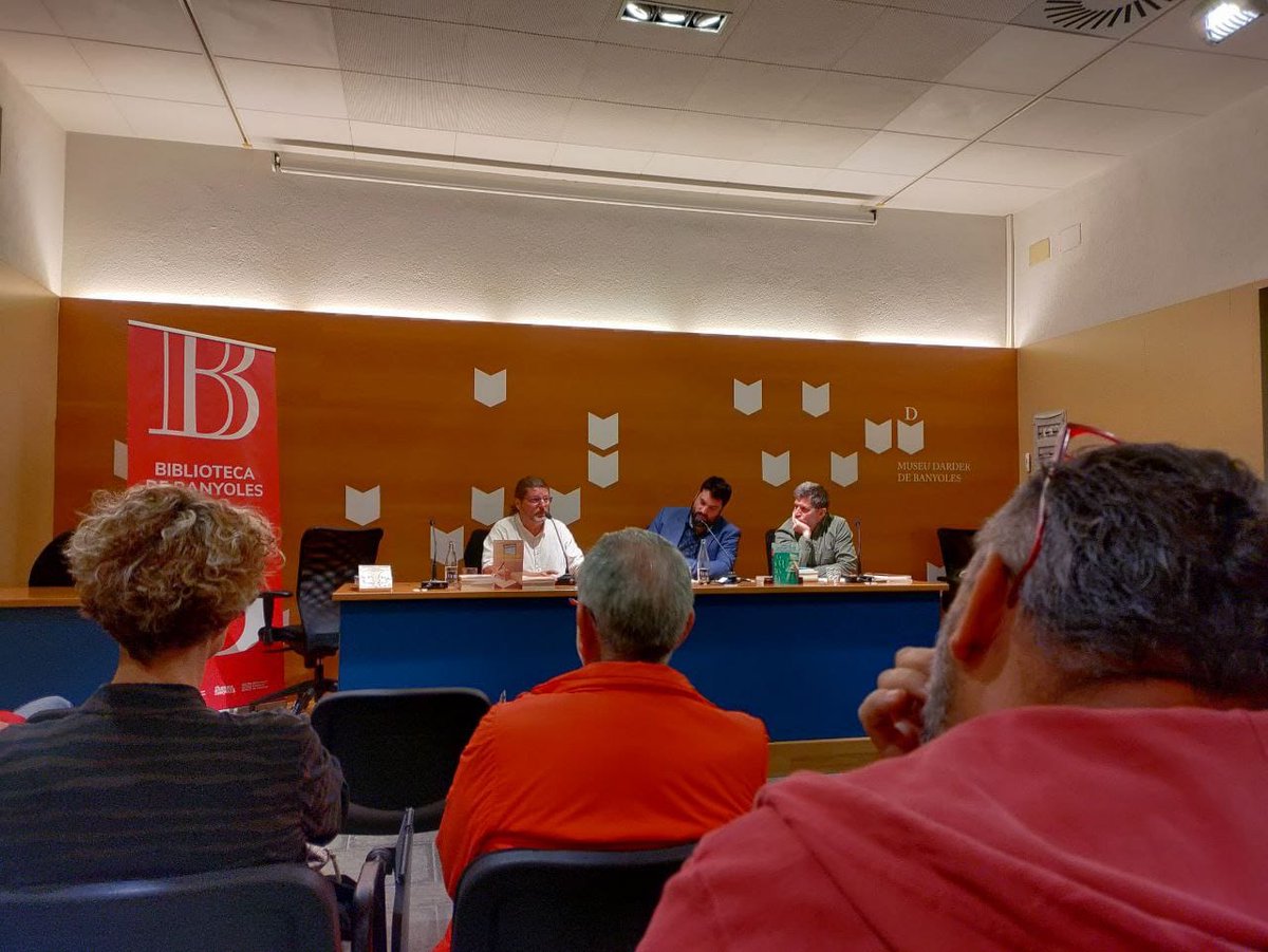 AndreuNavarra's tweet photo. Fotos d'avui de la presentació de "La Educación Cancelada" al Museu Darder de Banyoles, amb David Rabadà i Miquel Cuenca. Ha estat intens. Banyoles s'assembla a un paradís. Ara anem a veure les carpes. Tornarem.
#viscavoltaire
#coneixementpoderos
#laeducacioncancelada https://t.co/cI0PrEpieG