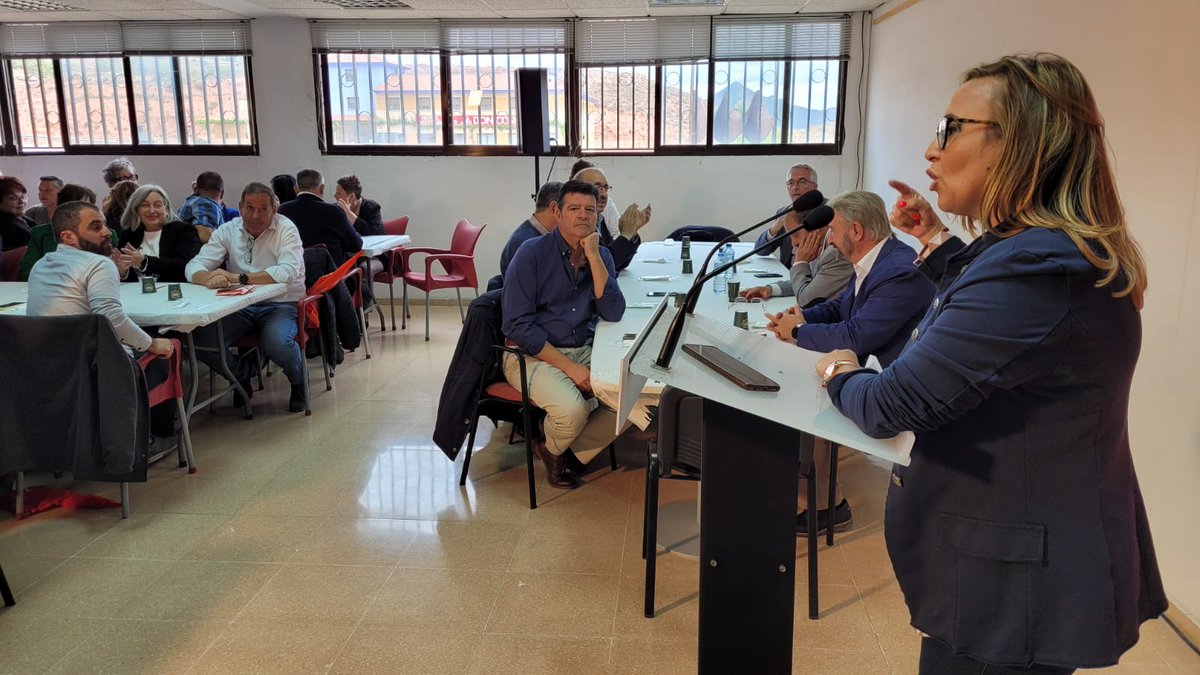 TeruelPSOE's tweet photo. #MitinCuencasMineras ♥️ @MaytePerez2: "Tenemos coherencia y autenticidad. Somos genuinos... Representamos a una amplia mayoría y no tenemos que ir a buscar talentos fuera, los tenemos en casa. Ni salir a buscar ideas y proyectos, porque los tenemos"

#PasiónPorTeruel
#VotaPSOE https://t.co/rozTVo8ZXn