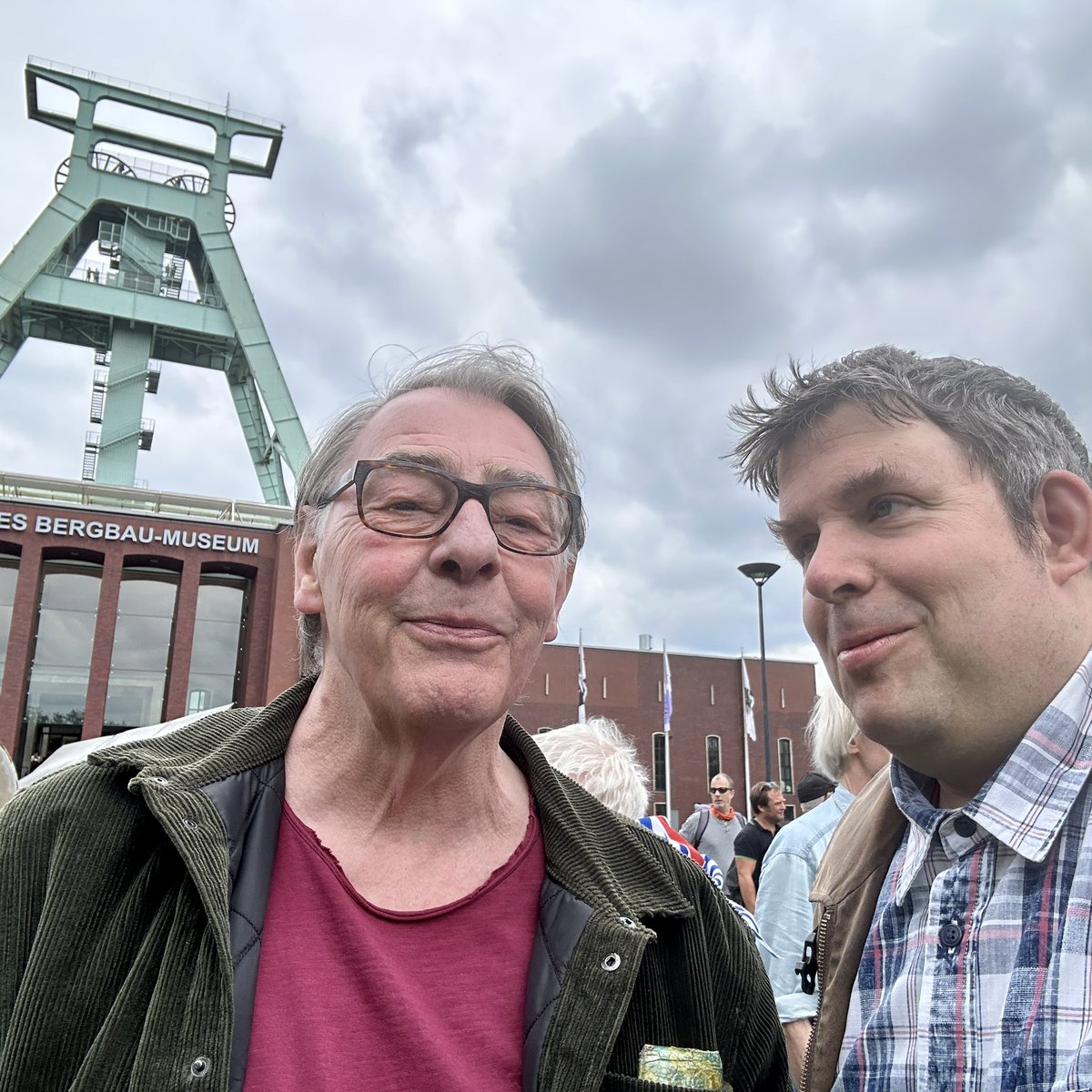 JensMatheuszik's tweet photo. Danach zum Bergbaumuseum zur Gegendemo von NRW erwacht, wo die #spdBOmitte stark präsent war. Habe u.a. die Vorsitzende @bvanberk und die Co-Vorsitzende @l_ouisaanna, unseren MdB #AxelSchäfer, den #ratBO Kollegen Hohmeier, viele @JusosBochum usw. getroffen. #nonazisbo #bo2005 https://t.co/0NEQG2sX3r