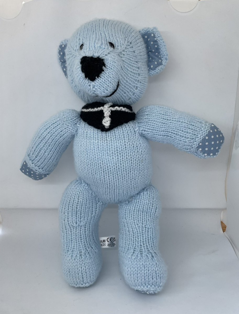 knitting_kernow's tweet photo. Just finished making these very #cute &amp; #cuddly #baby #pink &amp; #baby #blue #teddies, with polka dot fabric on their ears &amp; paws, as well as a St Piran flag #neckerchief. Available in @MirvaGallery Causewayhead, Penzance today #handmade #knitting #shopsmall #shoplocal https://t.co/5V5biYcV0U