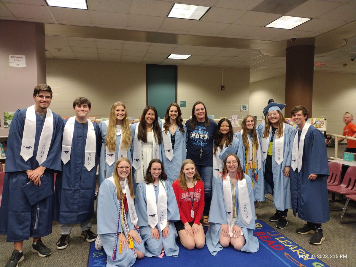 Congratulations Class of 2023!
It was great seeing former HHE Roadrunners! Go out to do great things and be good humans! 🎓❤️😊
<a href="/HumbleISD_HHE/">Hidden Hollow Elementary</a> <a href="/hheptakingwood/">Hidden Hollow PTA</a>